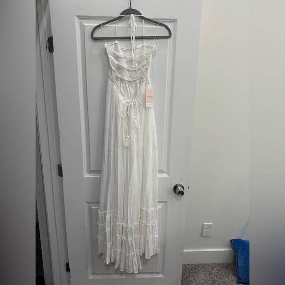 Elegant White Maxi Dress (from Dress Up boutique) - Picture 4 of 4